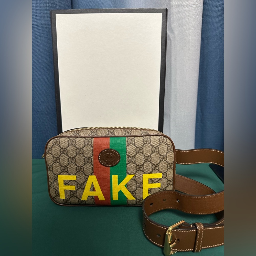 ❤️SOLD❤️
GUCCI
Fake/Not GG Supreme Canvas Belt Bag Beige